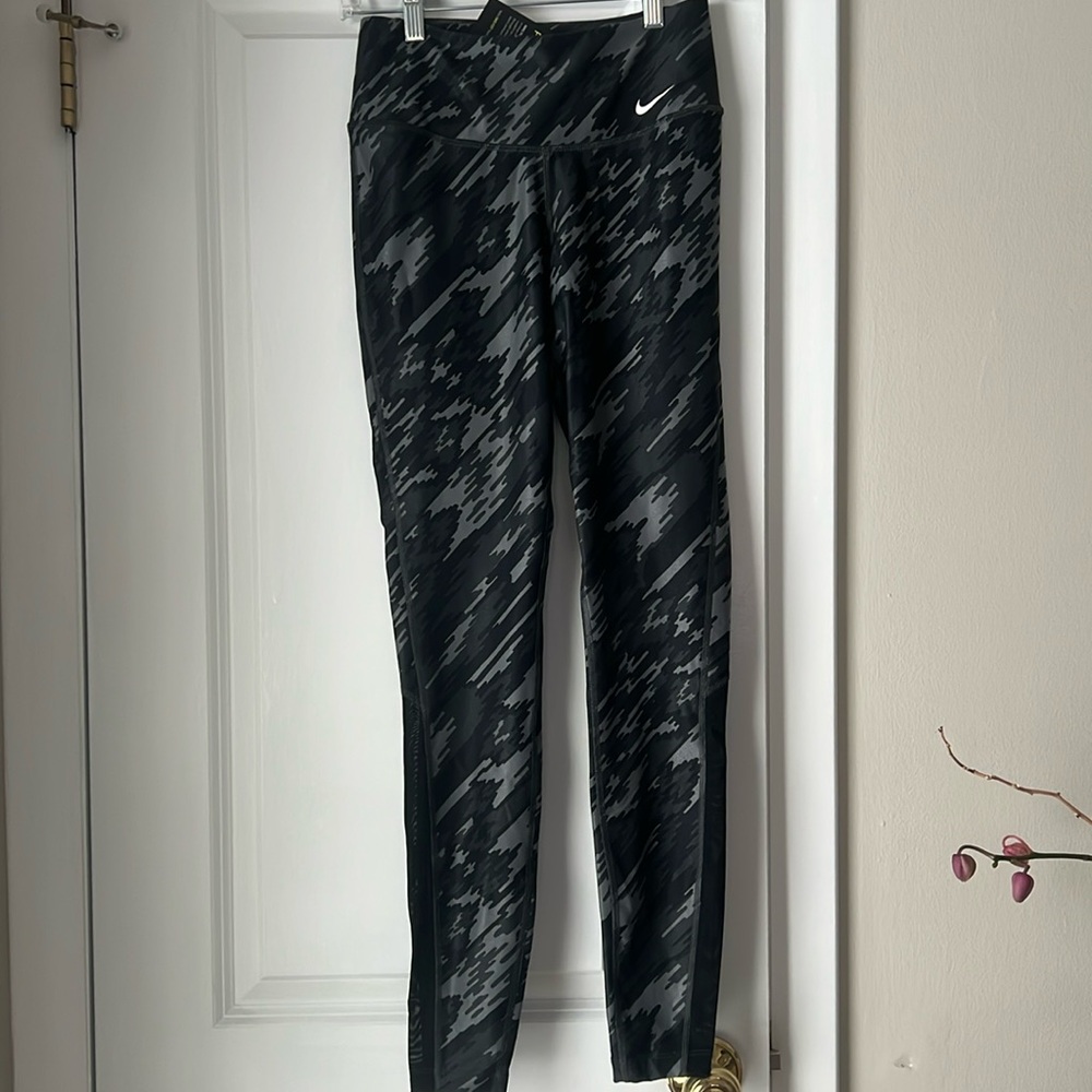 NIKE DRI FIT WOMENS XS NWT TRAINING EXERCISE PANTS BLACK GRAY YOGA RUN LEGGINGS